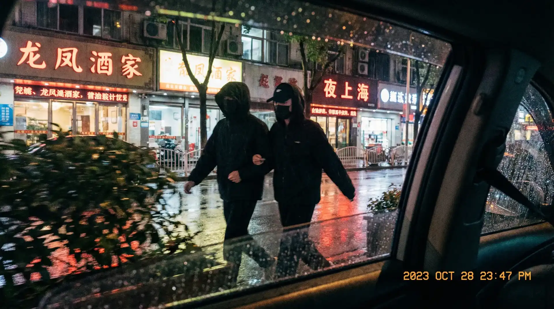 亿佰体育app - 顶流明星深夜密会现场抓拍照片